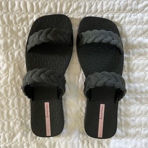 Ipanema Fever Black Slides